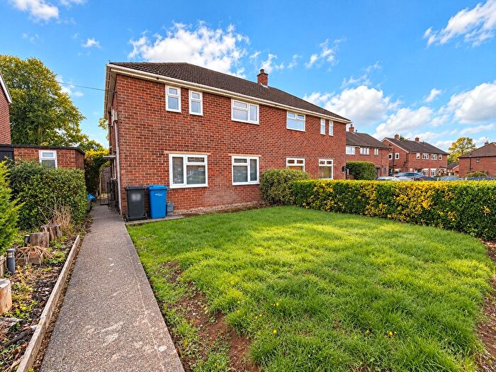 3 Bedroom Semi-Detached House To Rent In Hill Top Avenue, Tamworth, Staffordshire, B79