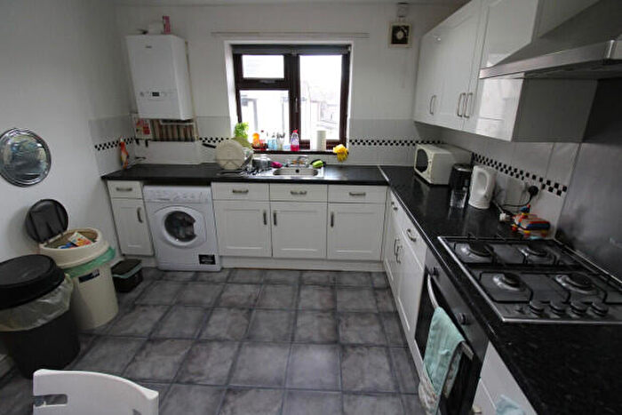 3 Bedroom Flat To Rent In Coburn Street Cardiff, CF24