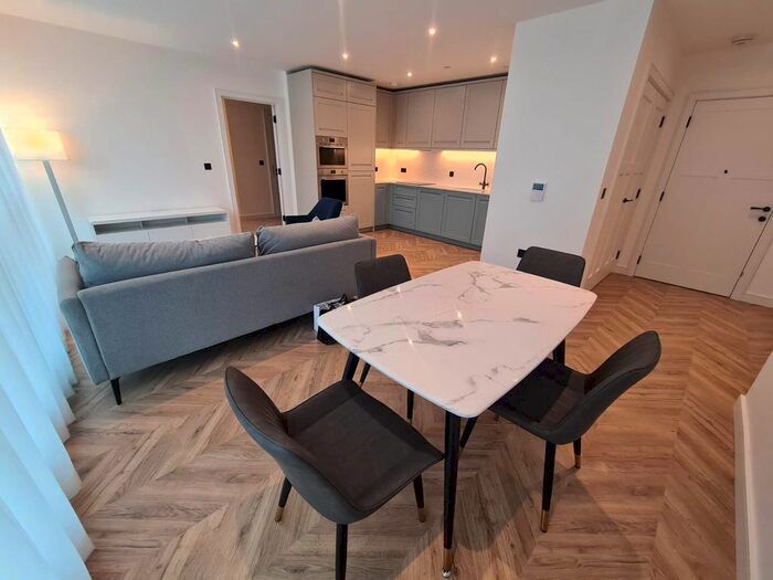 2 Bedroom Flat To Rent In Brook Street, Kingston Upon Thames, KT1