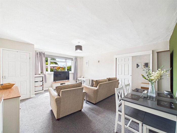 2 Bedroom Flat For Sale In Elmfield Gardens, Worcester, Worcestershire, WR5