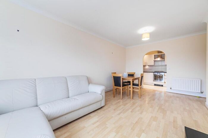 2 Bedroom Flat To Rent In Hardwick House, Masons Hill, Bromley, BR2