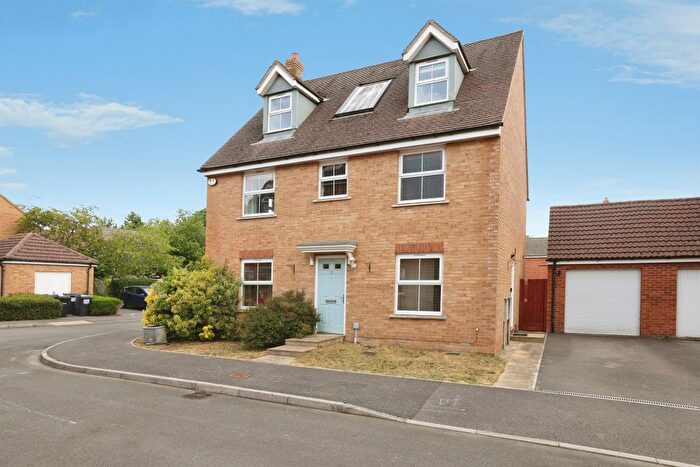 5 Bedroom Detached House For Sale In Lochem Road, Devizes, SN10