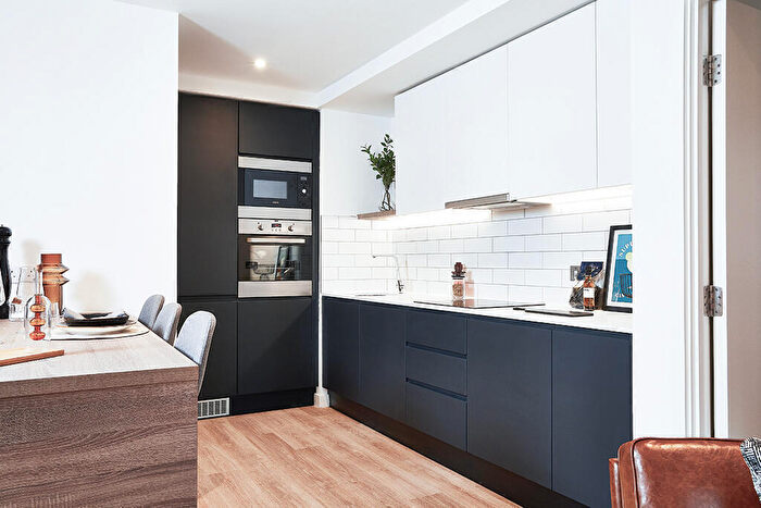 3 Bedroom Apartment To Rent In Uhuas, Nobel Way, Manchester, M1