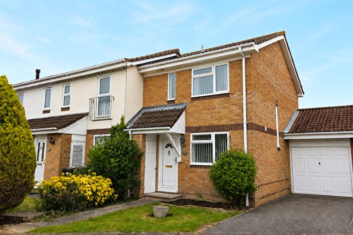 2 Bedroom Semi-Detached House For Sale In Honeysuckle Close, Gosport. Guide Price £, -£, PO13
