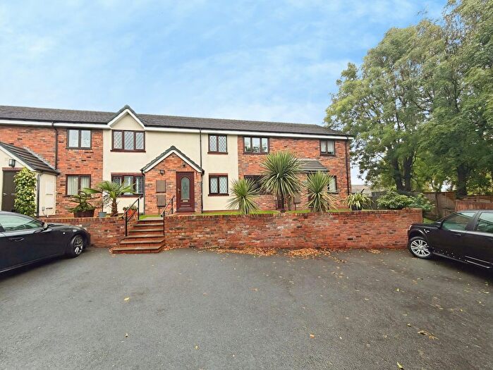 2 Bedroom Flat To Rent In Church Hill Court, Wednesbury, WS10