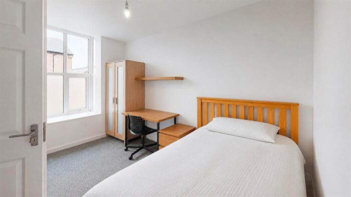 5 Bedroom House To Rent In Holly Grove, Birmingham, B29