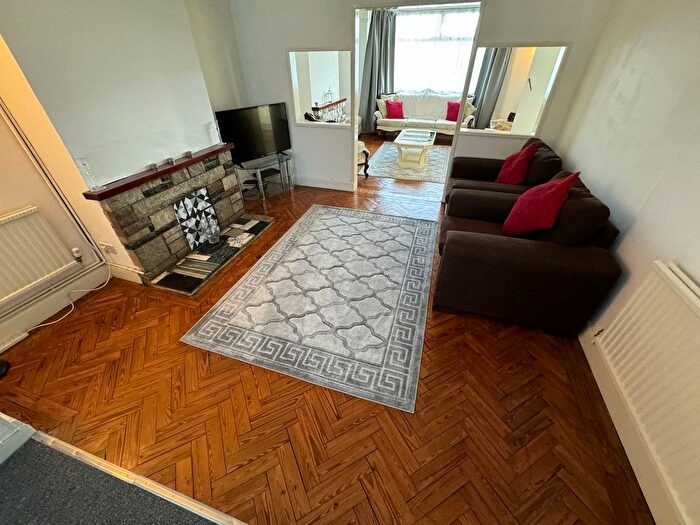 3 Bedroom Semi-Detached House To Rent In Springwell Road, Hounslow, TW5