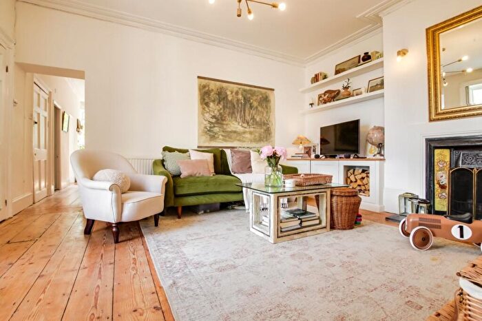 2 Bedroom Apartment For Sale In Oaten Hill, Canterbury, Kent, CT1