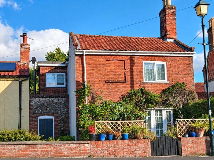 3 Bedroom Link Detached House For Sale In Dereham Road, Hingham, Norwich, Norfolk, NR9