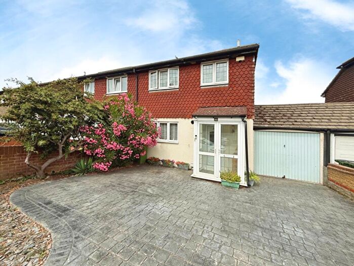 3 Bedroom Semi-Detached House For Sale In Epstein Road, London, SE28