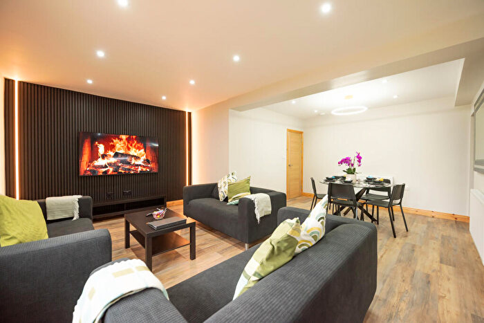 8 Bedroom Detached House To Rent In Elm Road, Earley, RG6