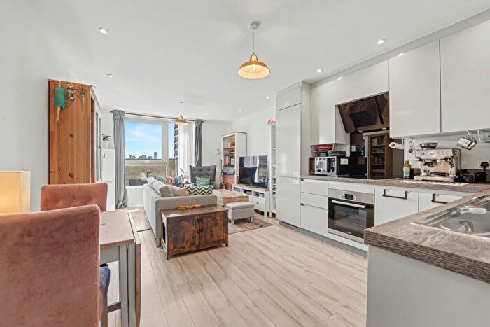 1 Bedroom Apartment For Sale In New Willow House, Plaistow Road, London, E13