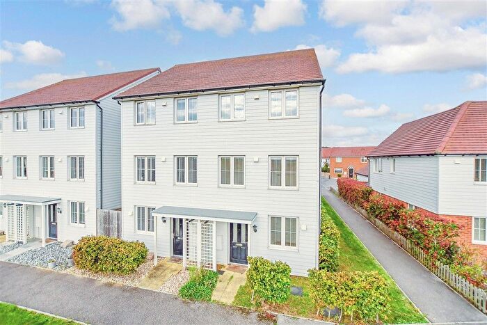4 Bedroom Semi-Detached House For Sale In Quarry Way, Hythe, Kent, CT21