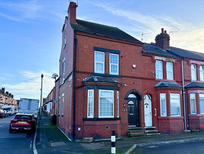 4 Bedroom End Of Terrace House For Sale In Shadyside, Hexthorpe, DN4