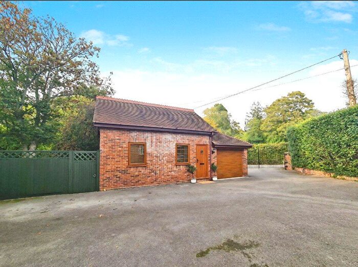2 Bedroom Detached House To Rent In Outlands Lane, Curdridge, Southampton, Hampshire, SO30