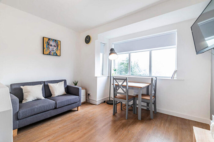 1 Bedroom Flat To Rent In Argie Gardens, Leeds, LS4