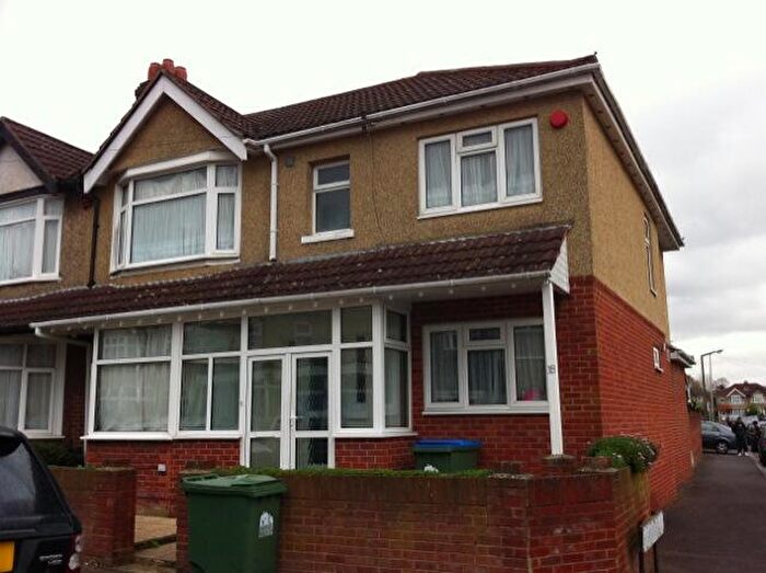 8 Bedroom Semi-Detached House To Rent In Blenheim Gardens, Highfield, Southampton, SO17