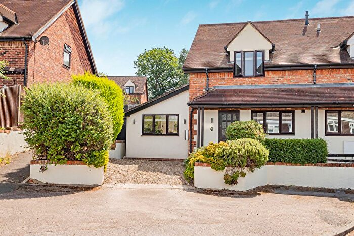 3 Bedroom Semi-Detached House For Sale In Keable Road, Wrecclesham, Farnham, Surrey, GU10