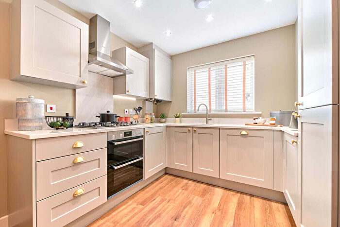 4 Bedroom Semi-Detached House For Sale In Meadow Lane, Shirebrook, NG20