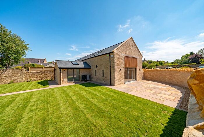 3 Bedroom Semi-Detached House For Sale In Andrews Drive, Marshfield, SN14