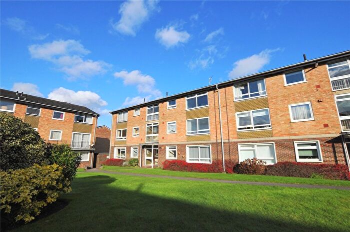 3 Bedroom Flat For Sale In Wilderness Road, Guildford, Surrey, GU2