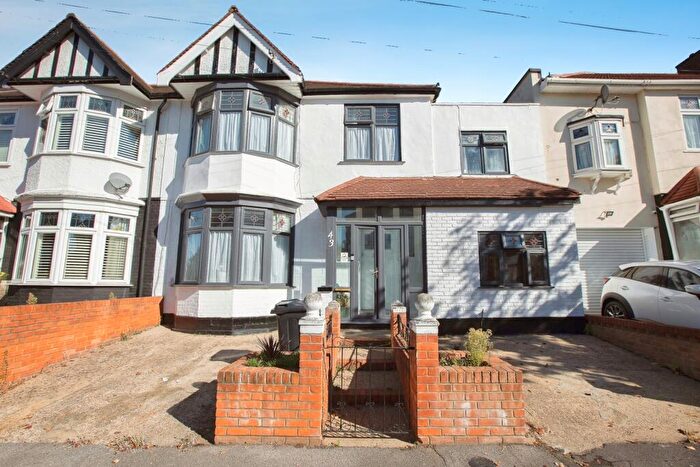 5 Bedroom Terraced House For Sale In Hastings Avenue, Ilford, Essex, IG6