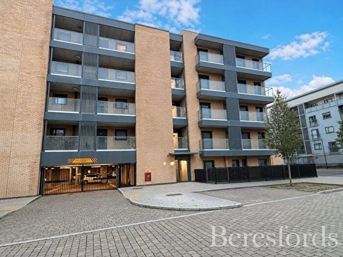 2 Bedroom Apartment For Sale In Broadis Way, Rainham, RM13