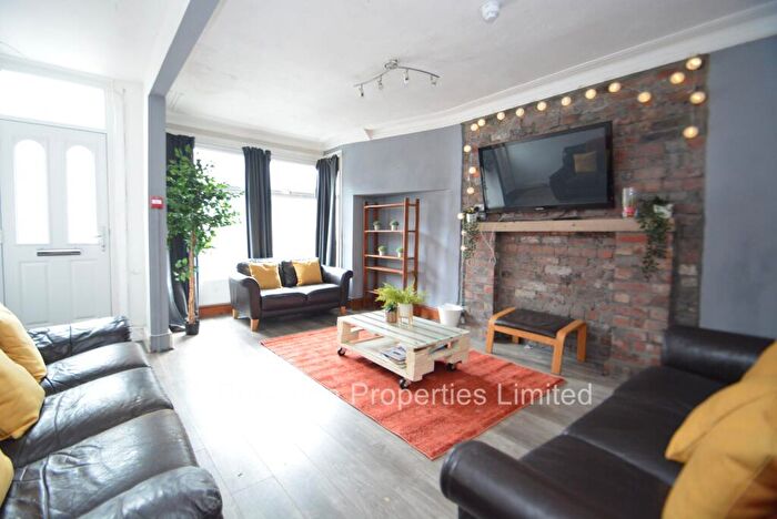 8 Bedroom Terraced House To Rent In Manor Drive, Hyde Park, Leeds, LS6
