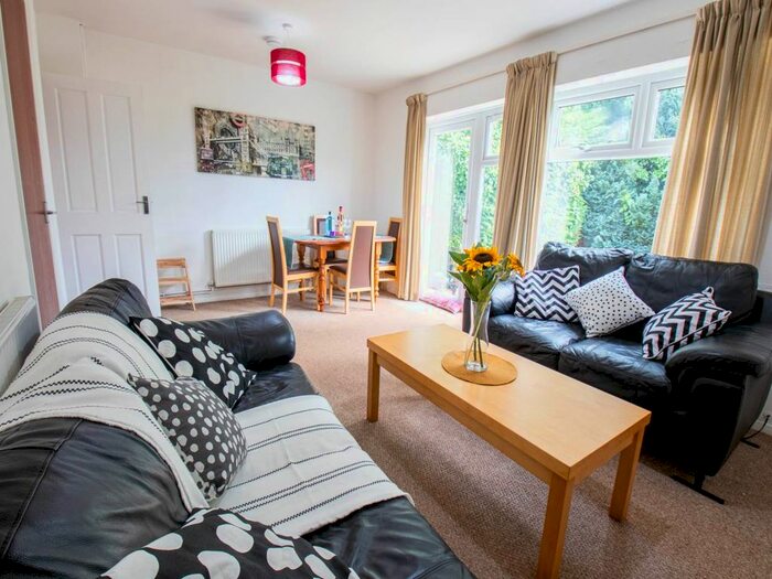 5 Bedroom Property To Rent In Mead Way, Canterbury, Kent, CT2