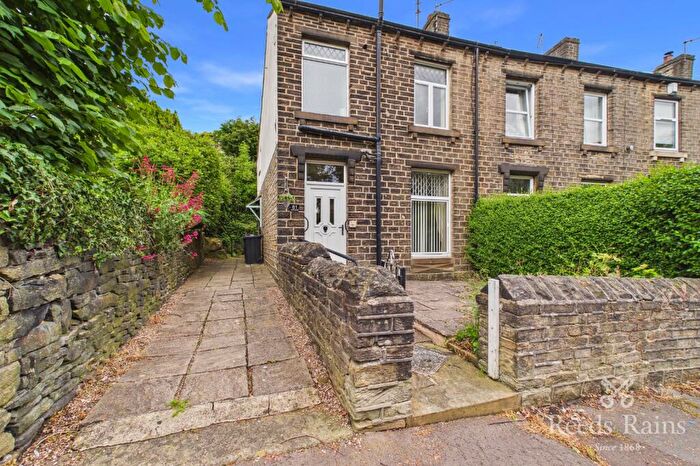 3 Bedroom End Of Terrace House For Sale In Taylor Hill Road, Berry Brow, Huddersfield, West Yorkshire, HD4