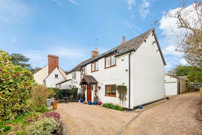 3 Bedroom Semi-Detached House For Sale In Ashorne, Warwick, CV35