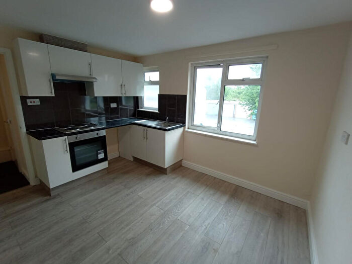 2 Bedroom Flat To Rent In Samphire Road, Oxford, OX4
