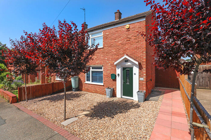 2 Bedroom Semi-Detached House For Sale In Hawthorn Close, Burton Latimer, Kettering, NN15