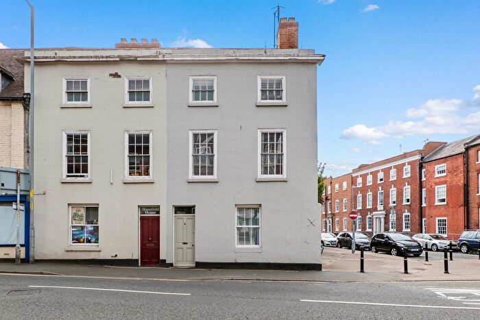 4 Bedroom End Of Terrace House For Sale In London Road, Worcester., WR5