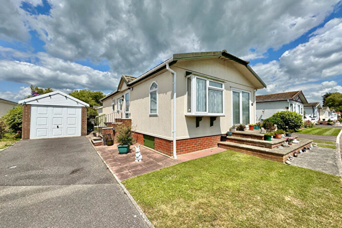 2 Bedroom Park Home For Sale In Willow Tree Farm, Hythe, Kent, CT21