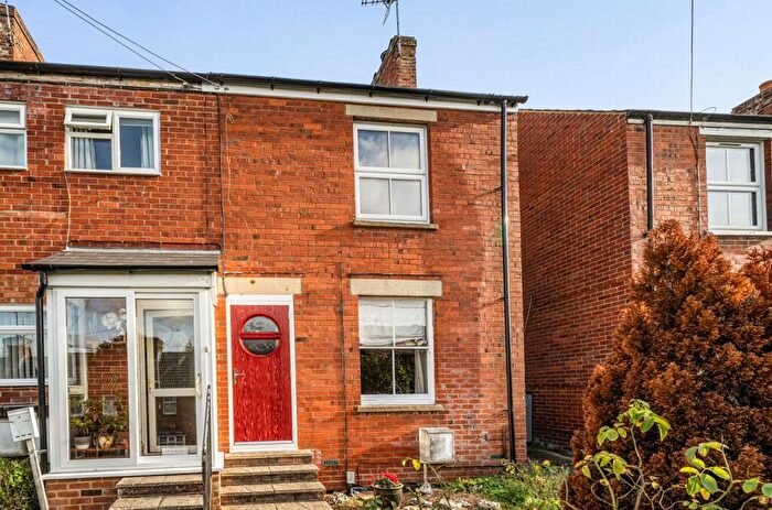 2 Bedroom End Of Terrace House For Sale In South Street, Andover, SP10