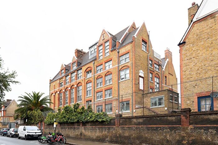 3 Bedroom Apartment For Sale In Rutland Road, Hackney, E9