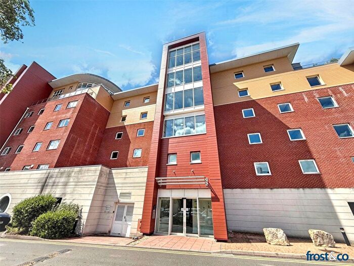 2 Bedroom Flat For Sale In Lifeboat Quay, Poole, Dorset, BH15
