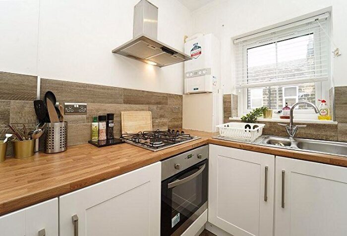 3 Bedroom Flat To Rent In Chapel Street, Leeds, LS6