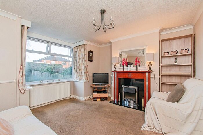 3 Bedroom Semi-Detached House For Sale In Redhill Drive, Castleford, WF10