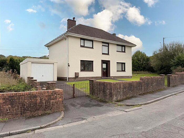 4 Bedroom Detached House For Sale In Ger Y Coed, Pontyates, Llanelli, SA15