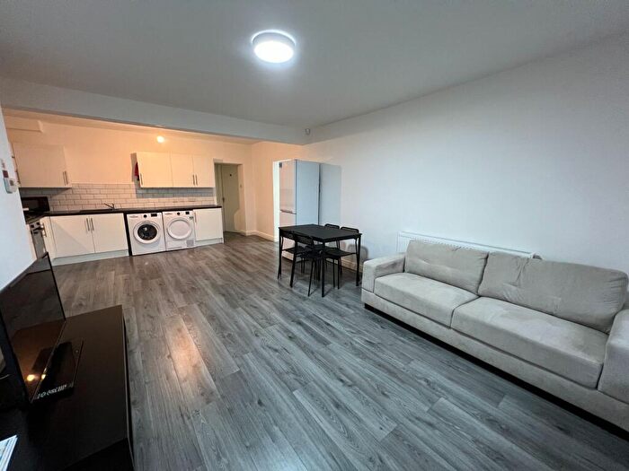 2 Bedroom Detached House To Rent In Edgeworth Drive, Manchester, M14