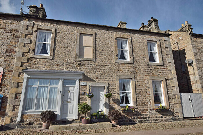 4 Bedroom End Of Terrace House For Sale In High Row, Reeth, DL11