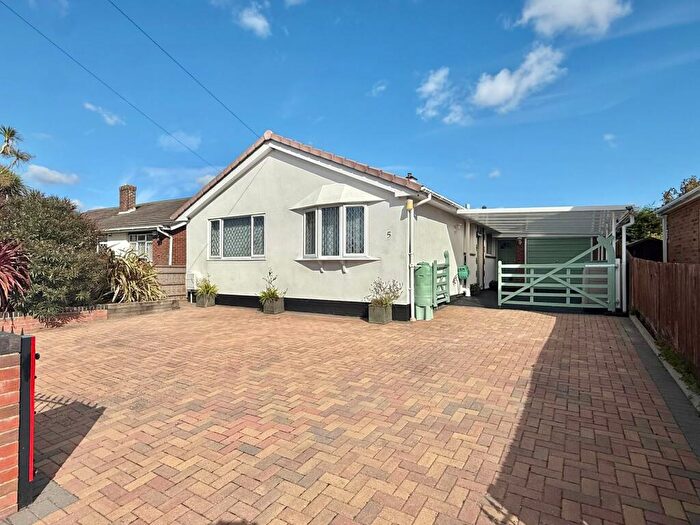 3 Bedroom Detached Bungalow For Sale In Linda Road, Fawley, SO45