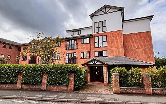 2 Bedroom Flat For Sale In Station Road, Henley-On-Thames, RG9