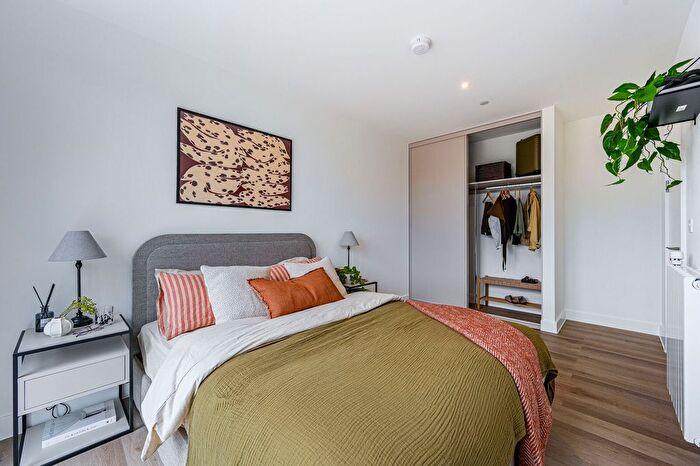 3 Bedroom Flat To Rent In Navigator Place, Kidbrooke, SE3