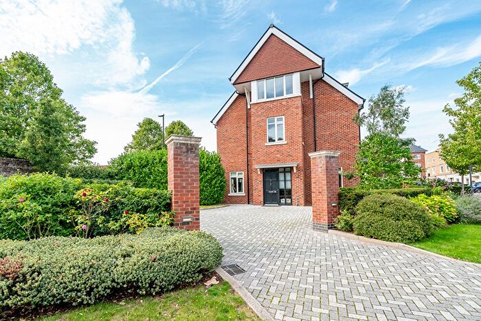 4 Bedroom Semi-Detached House To Rent In Egerton Drive, Isleworth, TW7