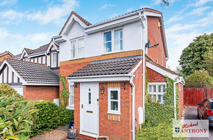 3 Bedroom Detached House For Sale In Heydon Court, Bradville, Milton Keynes, MK13