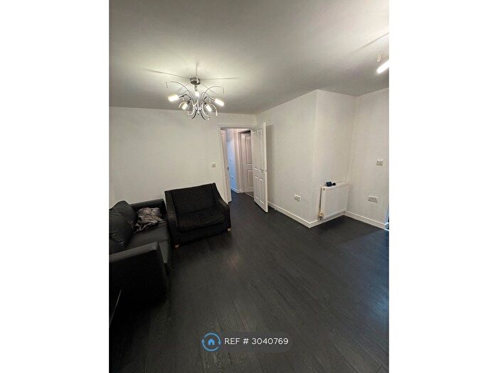 2 Bedroom Flat To Rent In Pavilion Close, Leicester, LE2
