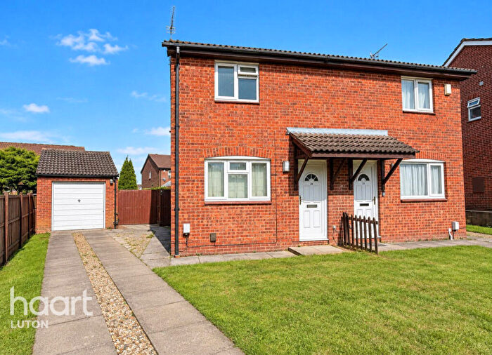 3 Bedroom Semi-Detached House For Sale In Glenfield Road, Luton, LU3